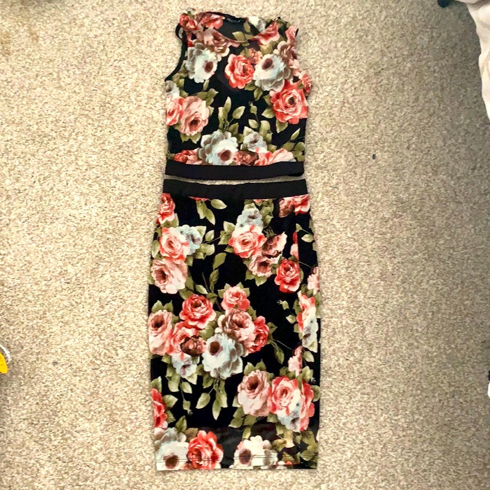 Floral patterned two-piece crop top & skirt set